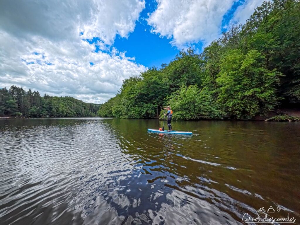 SUP sur le Lac de Nisramont en Wallonie (Belgique)