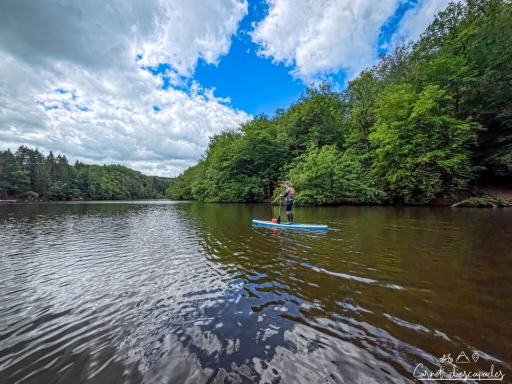 SUP sur le Lac de Nisramont en Wallonie (Belgique)