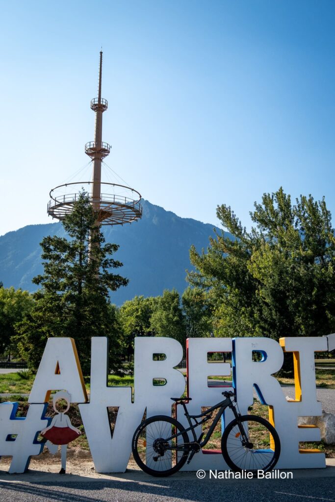 Albertville porte drapeau 1